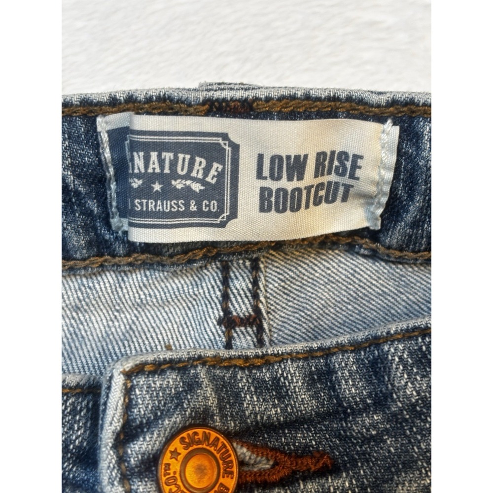 Levis Signature Low Rise Bootcut Jeans Women's Misses 12 Short Blue Medium Wash - Picture 2 of 12